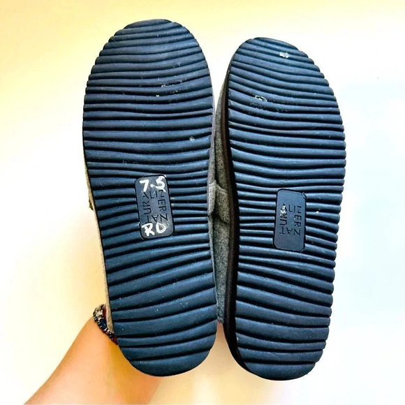 Naturalizer Becks Slip Ons - Picture 9 of 9